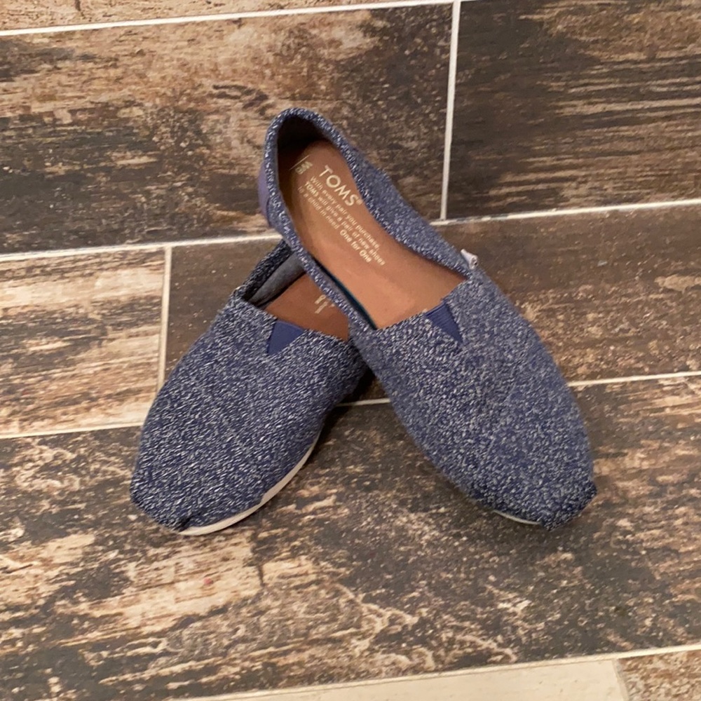 Women’s Toms Size 6